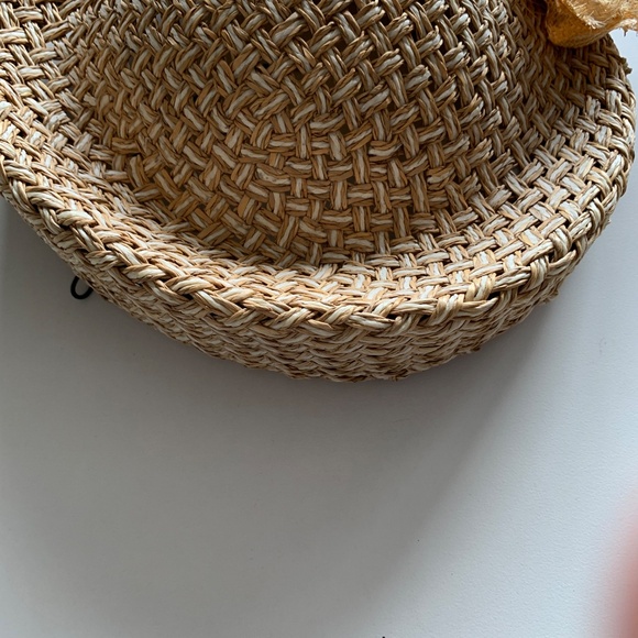New • Straw Hat - Picture 3 of 5